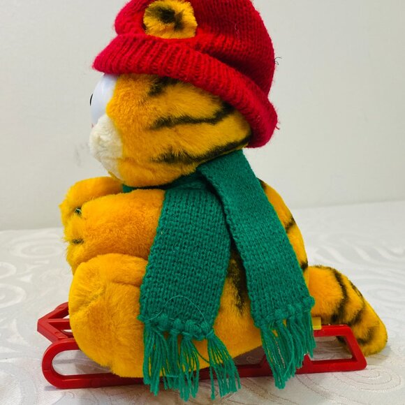 Vntg GARFIELD TAKES THE MOUNTAIN On Red Sled Dakin 1981 Christmas 9" Plush EUC - Picture 5 of 8